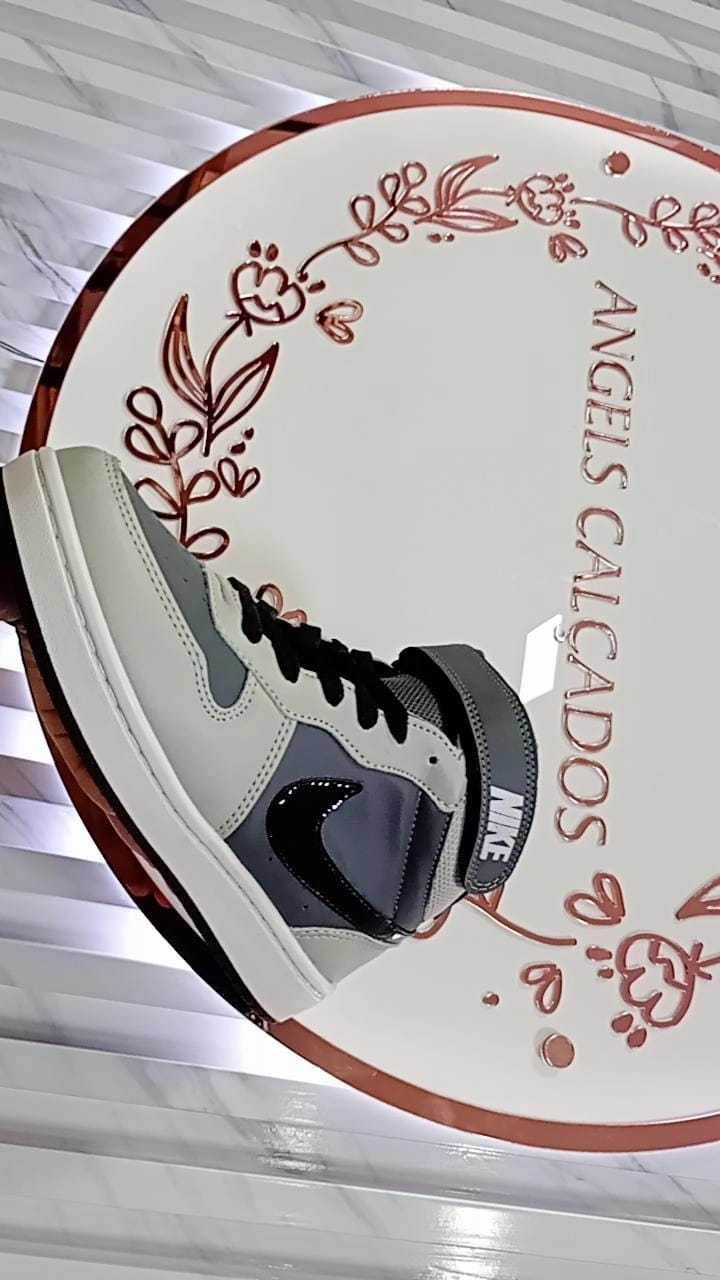 Tênis Nike Borugh Cano Alto - Cinza e Preto