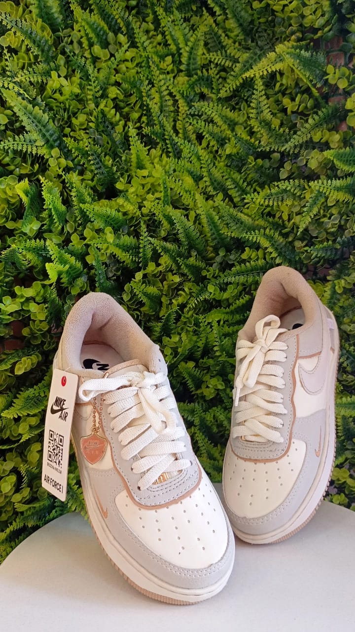 Tênis Nike Air Force - Areia
