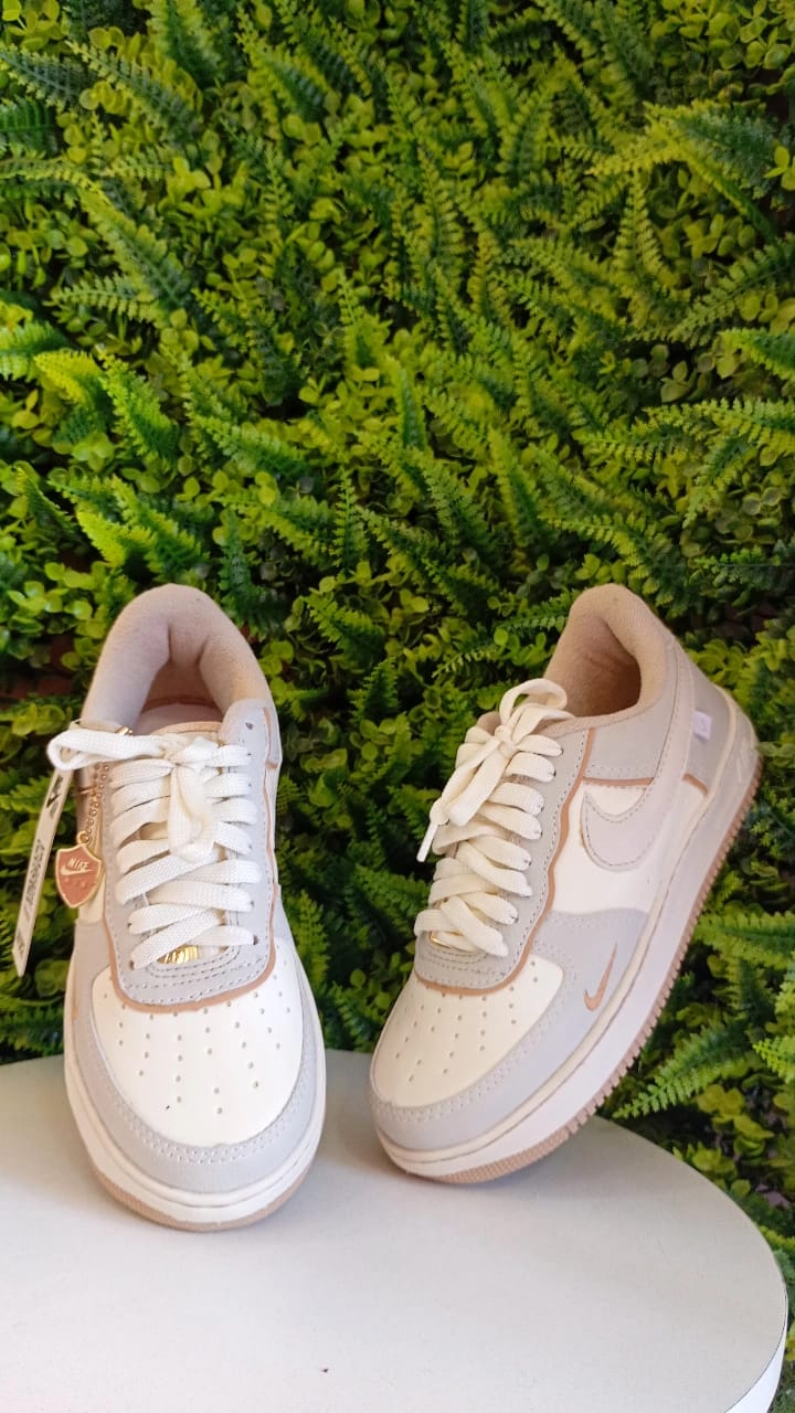 Tênis Nike Air Force - Areia