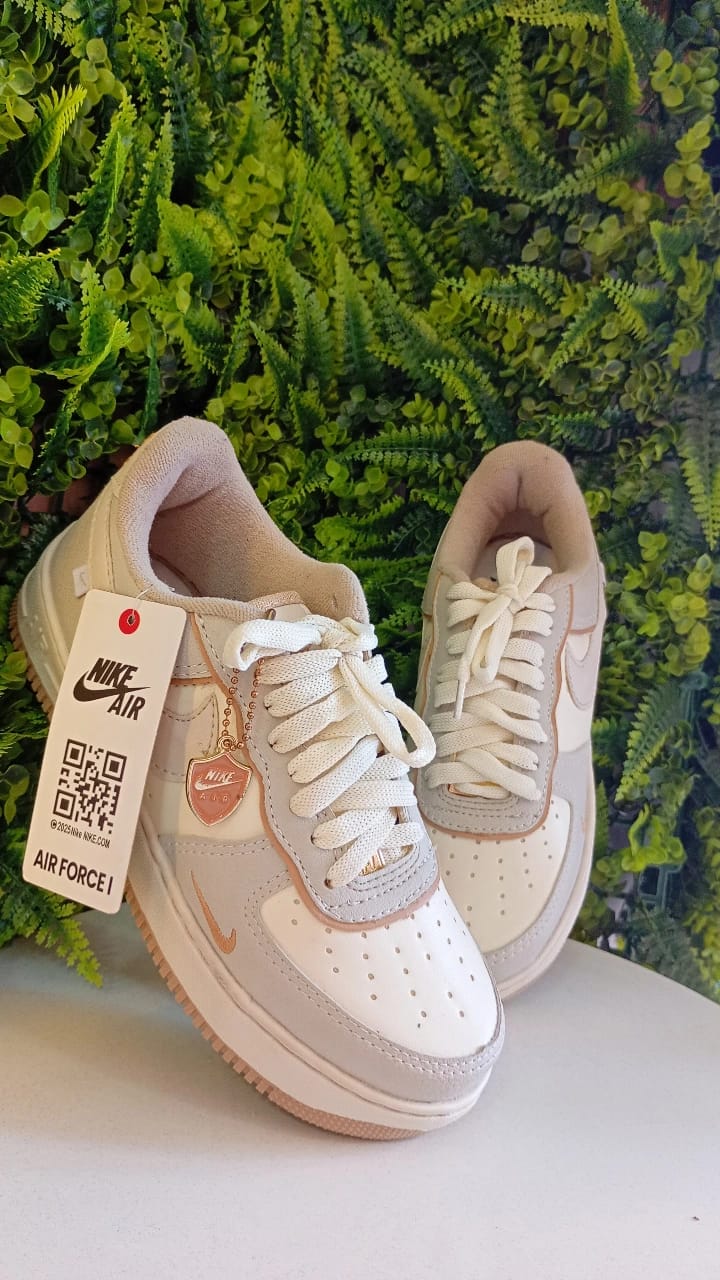 Tênis Nike Air Force - Areia