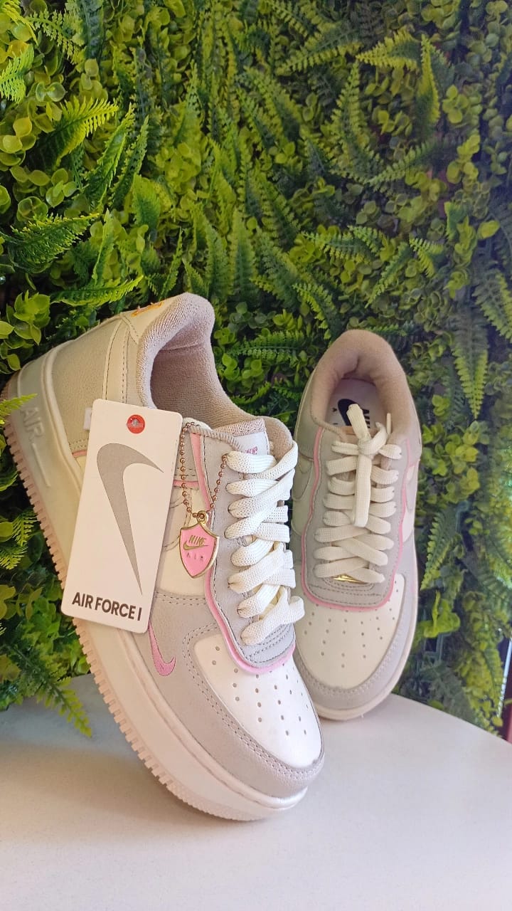 Tênis Nike Air Force - Areia