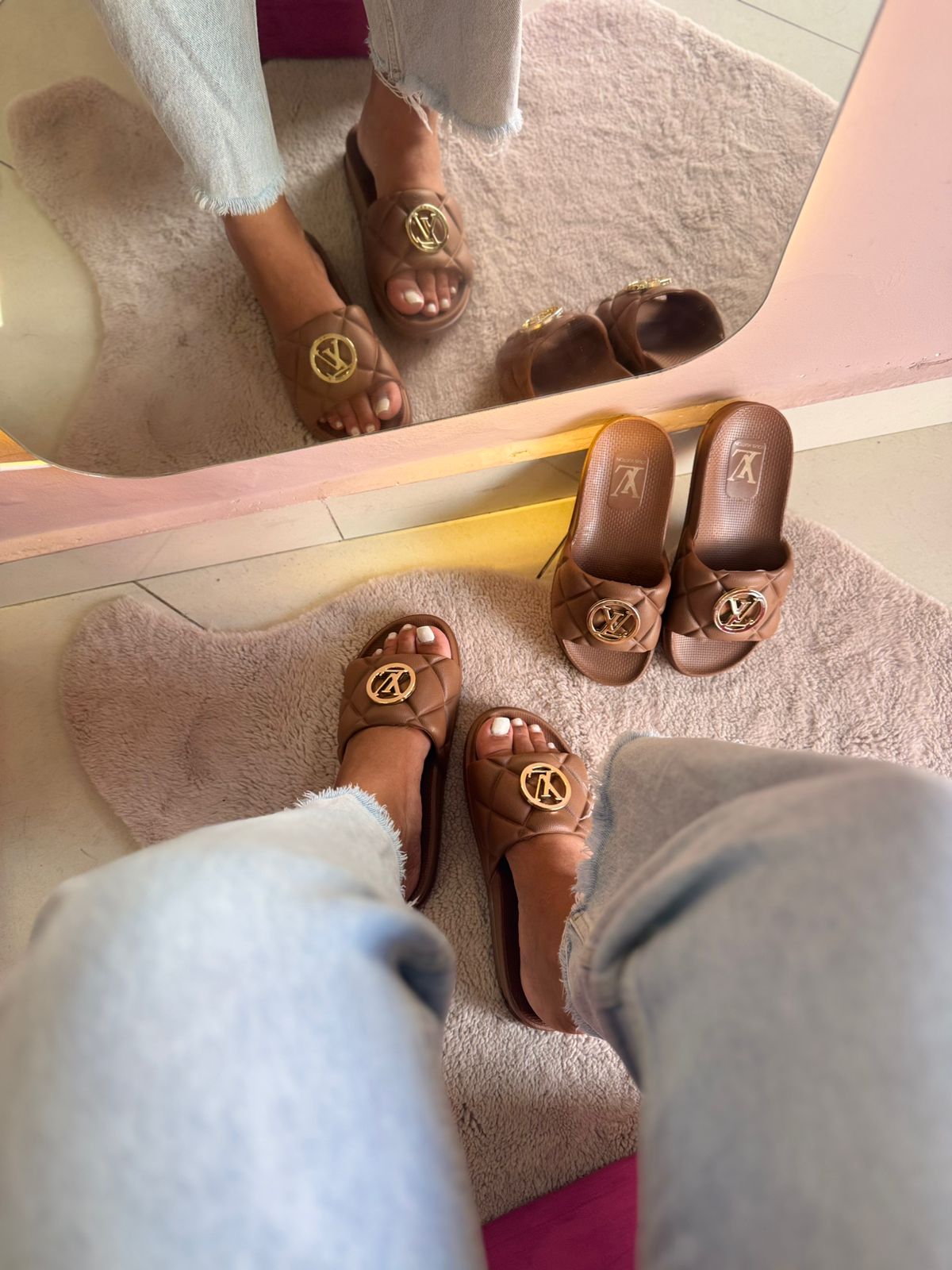 Chinelo LV