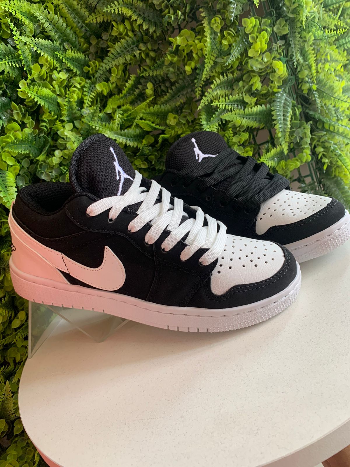 Tênis Nike Air Jordan - Preto Camurça com Branco