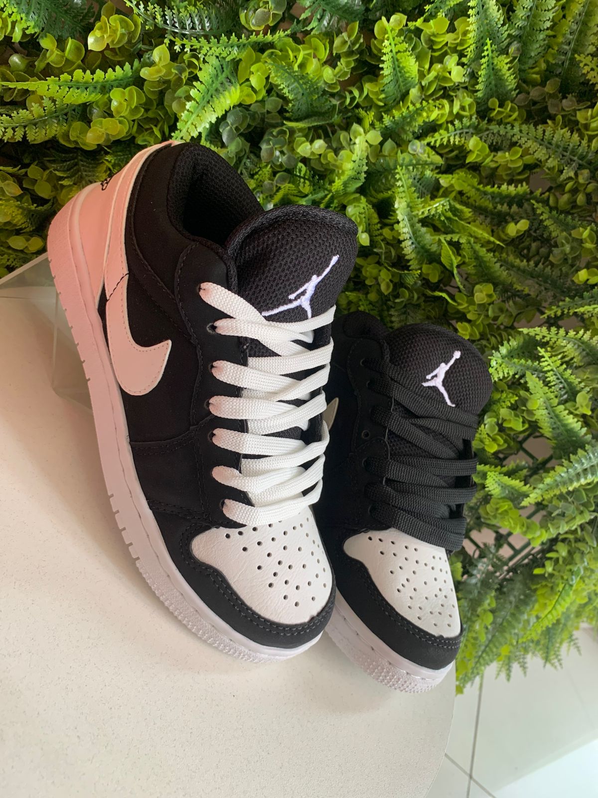 Tênis Nike Air Jordan - Preto Camurça com Branco