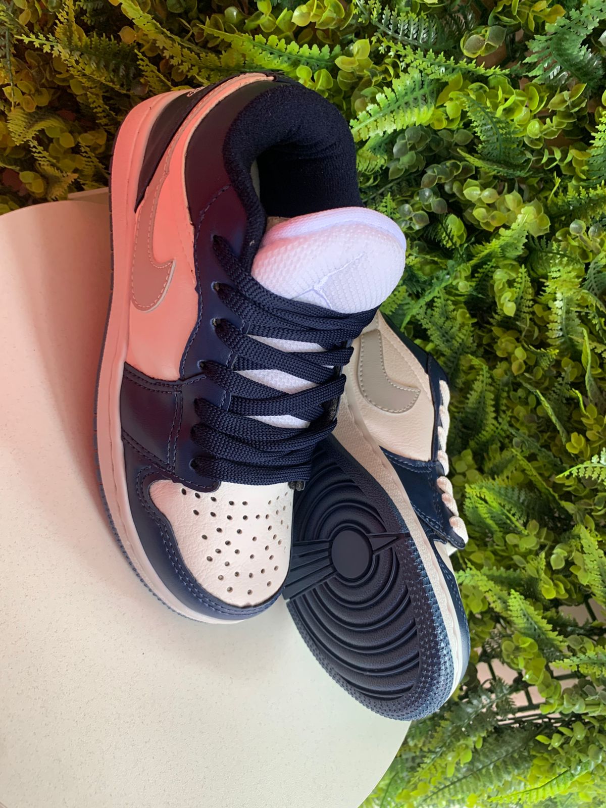 Tênis Nike Air Jordan Cano Baixo - Azul com Branco