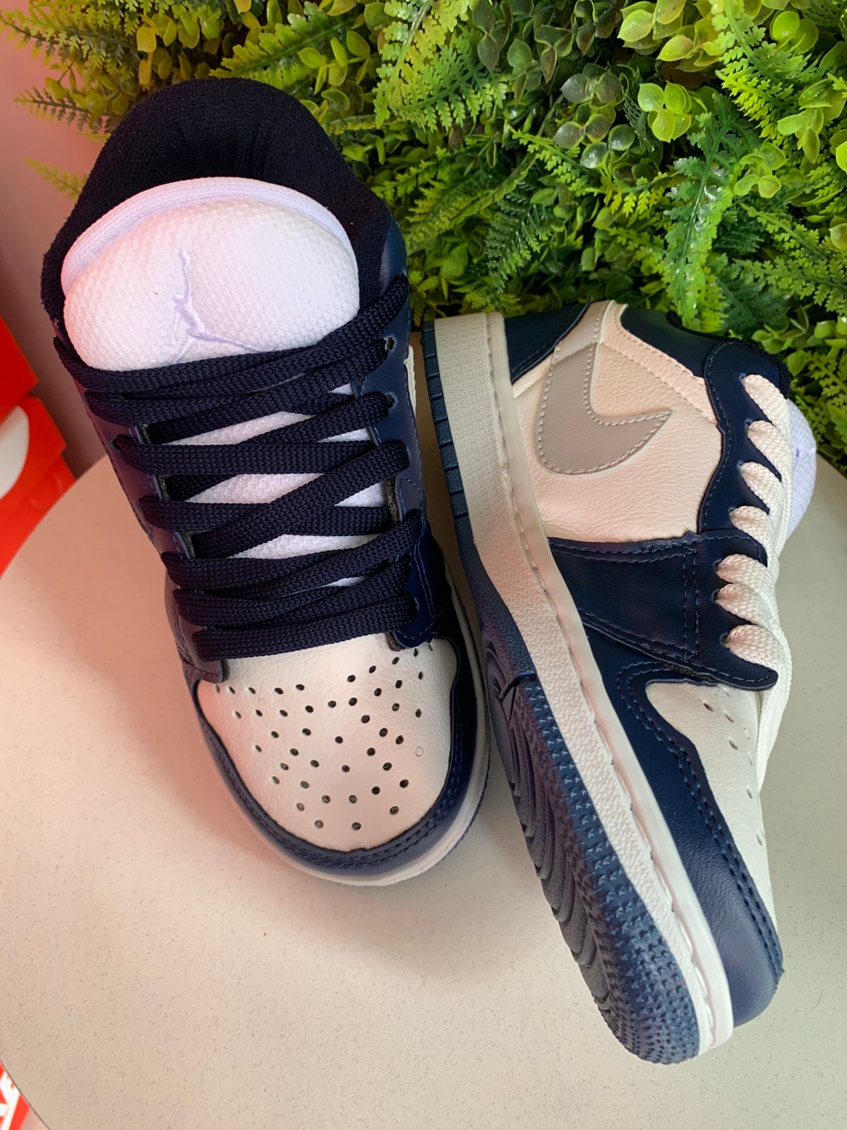 Tênis Nike Air Jordan Cano Baixo - Azul com Branco