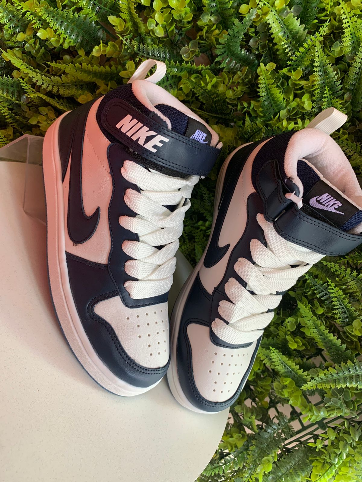 Tênis Nike Borugh Cano Alto - Branco com Azul