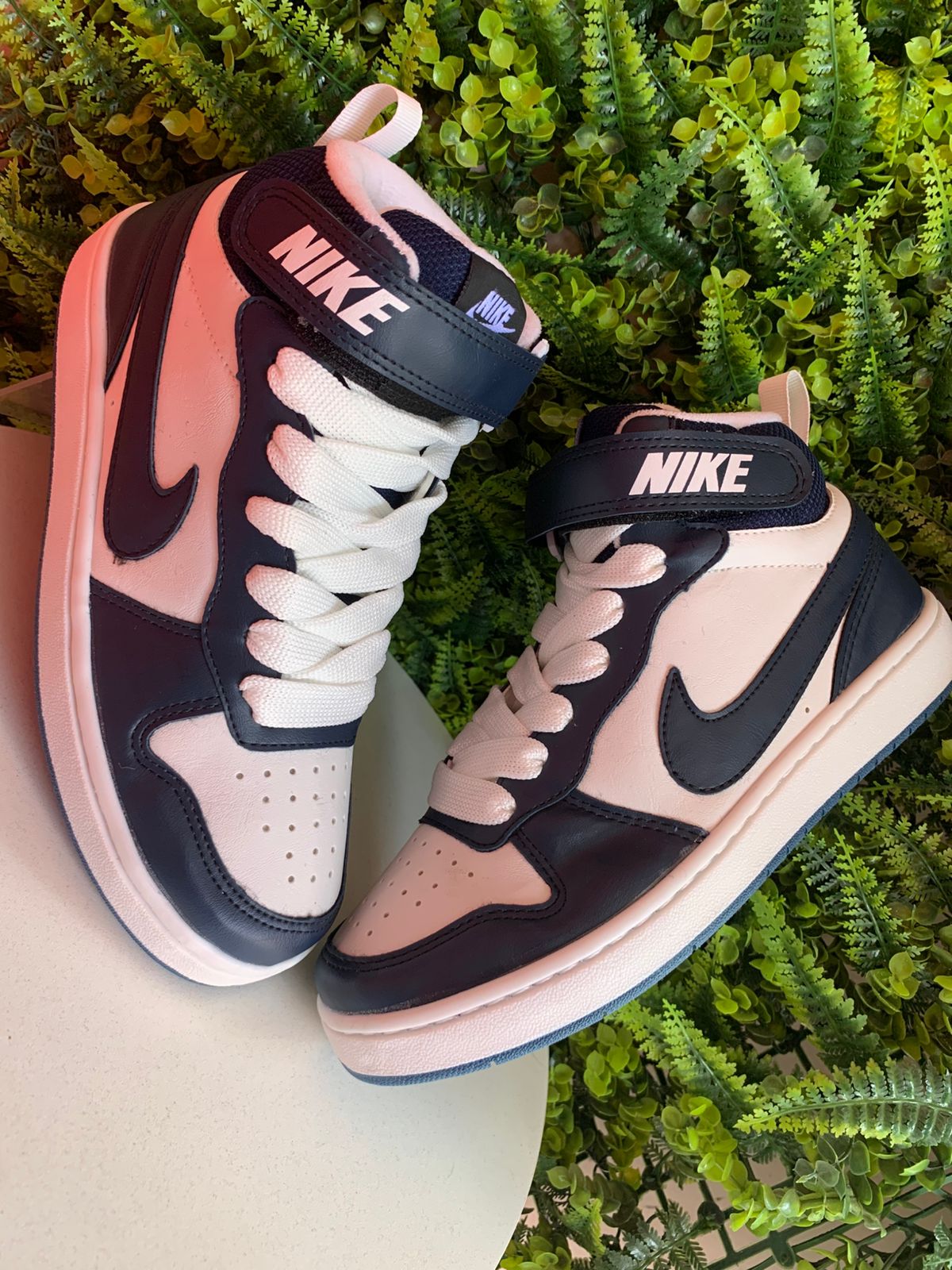Tênis Nike Borugh Cano Alto - Branco com Azul