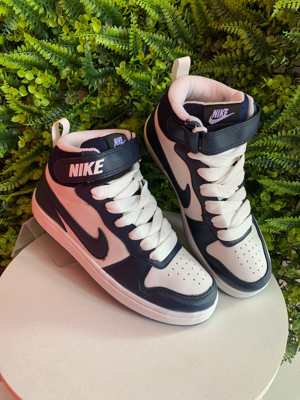 Tênis Nike Borugh Cano Alto - Branco com Azul