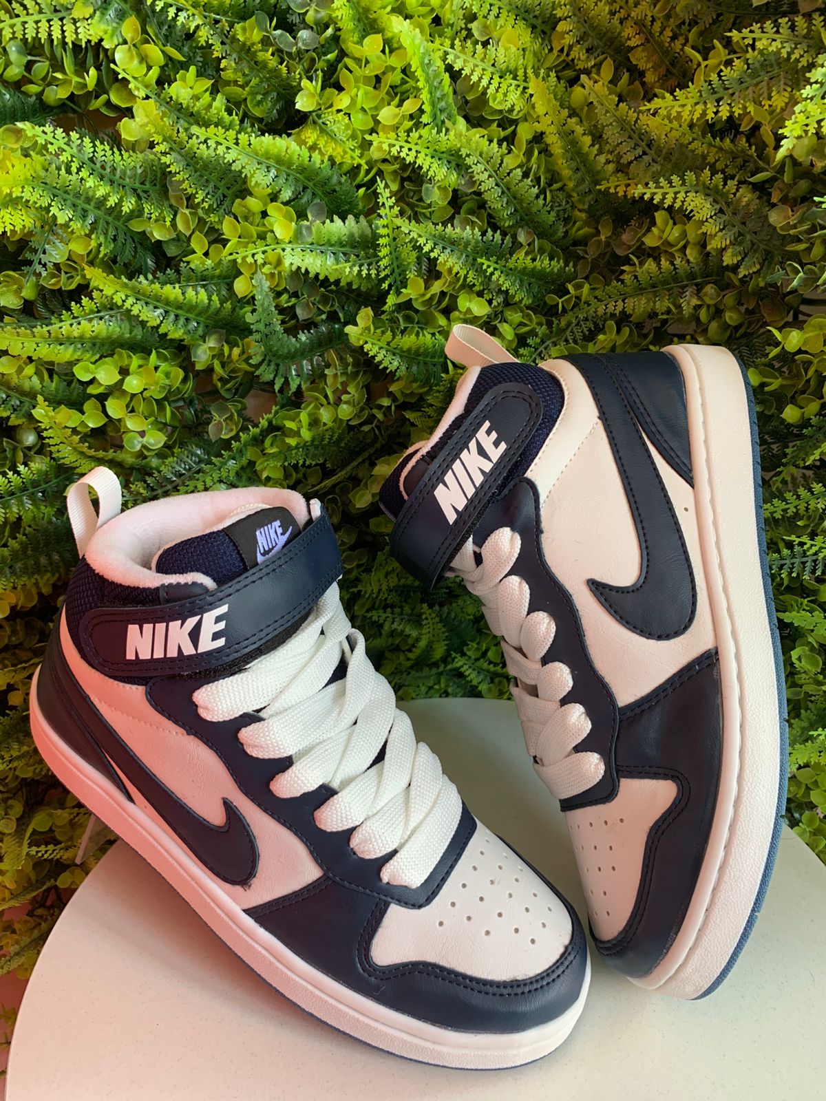 Tênis Nike Borugh Cano Alto - Branco com Azul