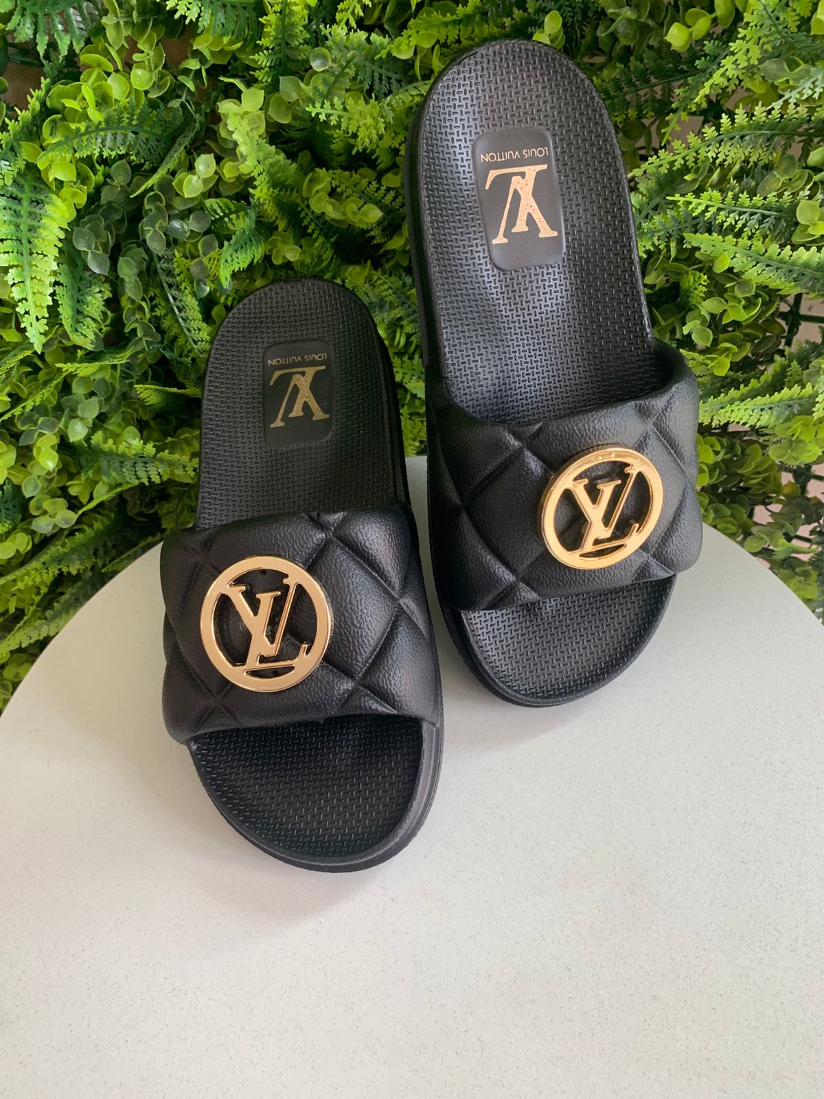 Chinelo LV