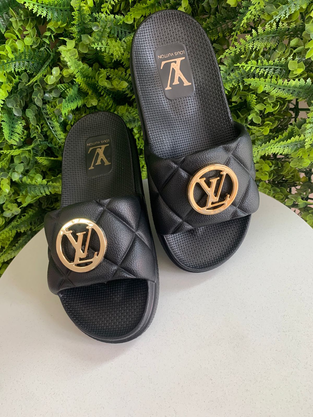 Chinelo LV