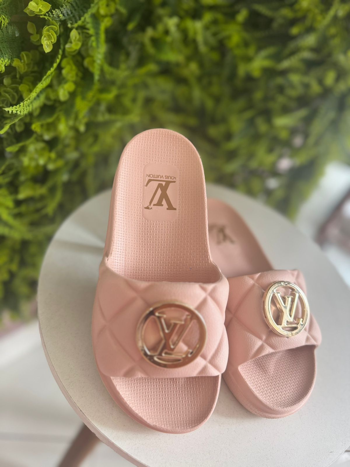 Chinelo LV