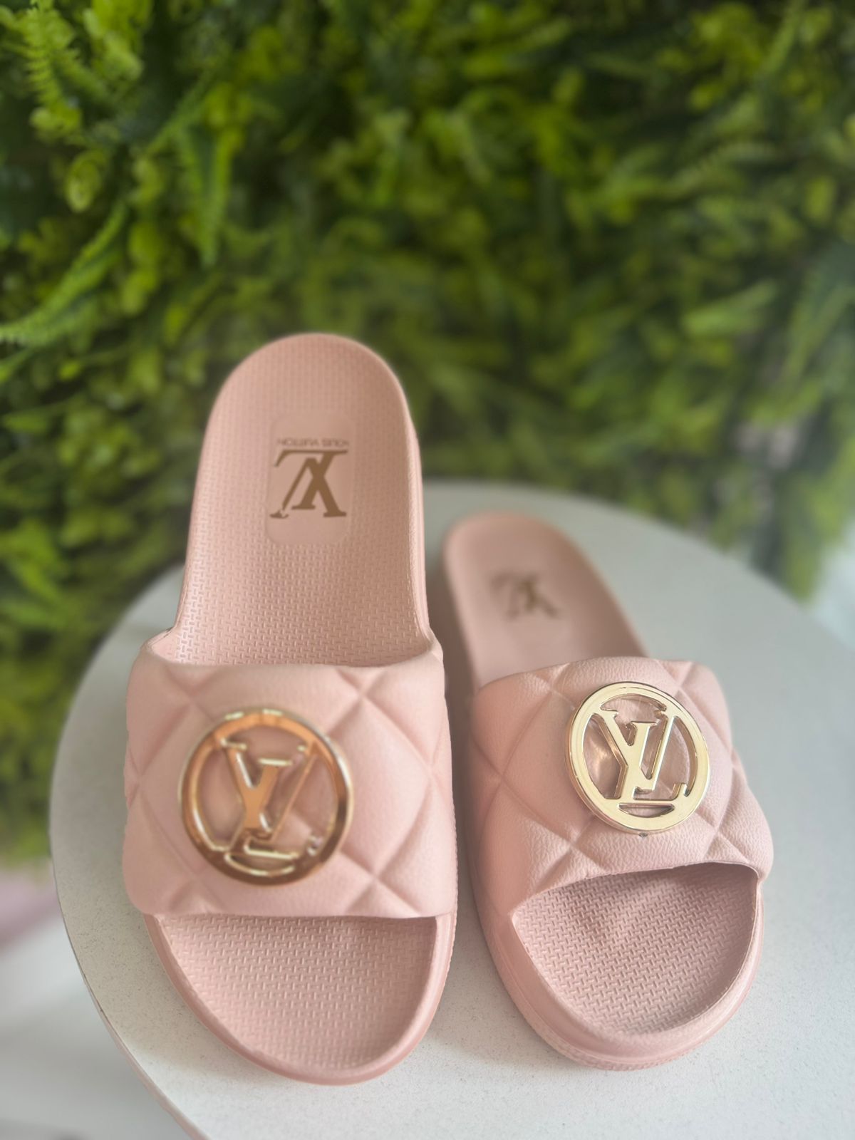 Chinelo LV