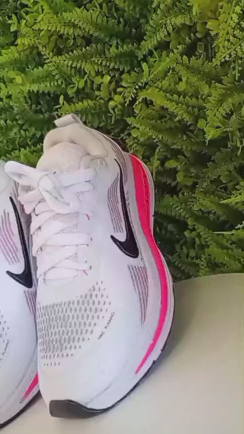 Tênis Nike - Branco com Rosa
