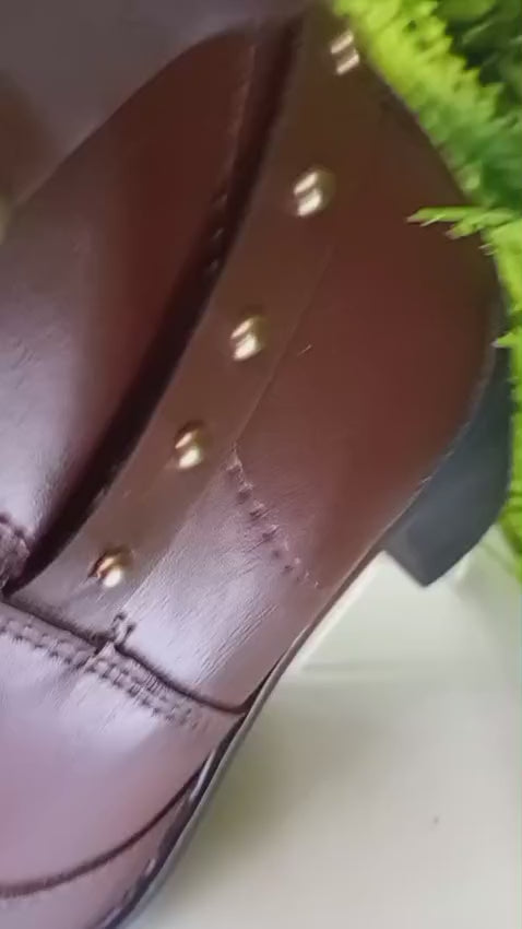 Bota Cano Baixo com detalhes Dourado