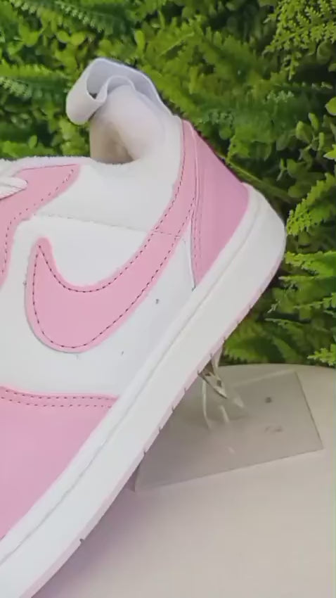 Tênis Nike Borugh Cano Baixo - Rosa com Branco