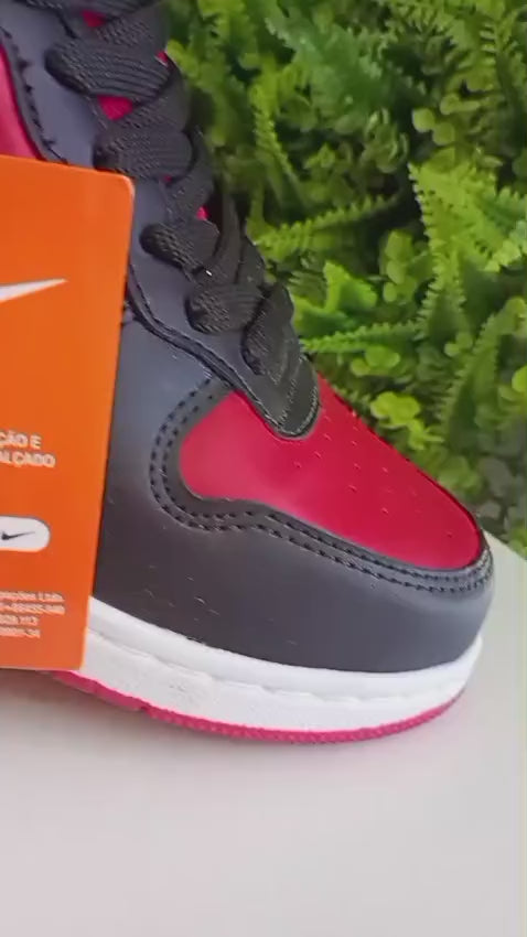 Tênis Nike Borugh Cano Baixo - Vermelho e Preto