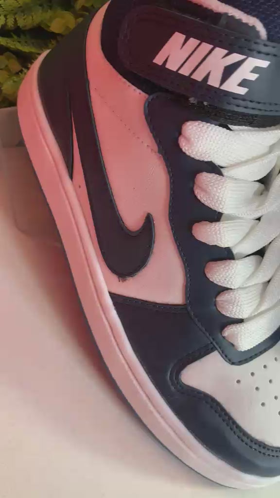 Tênis Nike Borugh Cano Alto - Branco com Azul